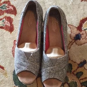 Toms women’s cork heel, peek-a -boo toe, shoes.